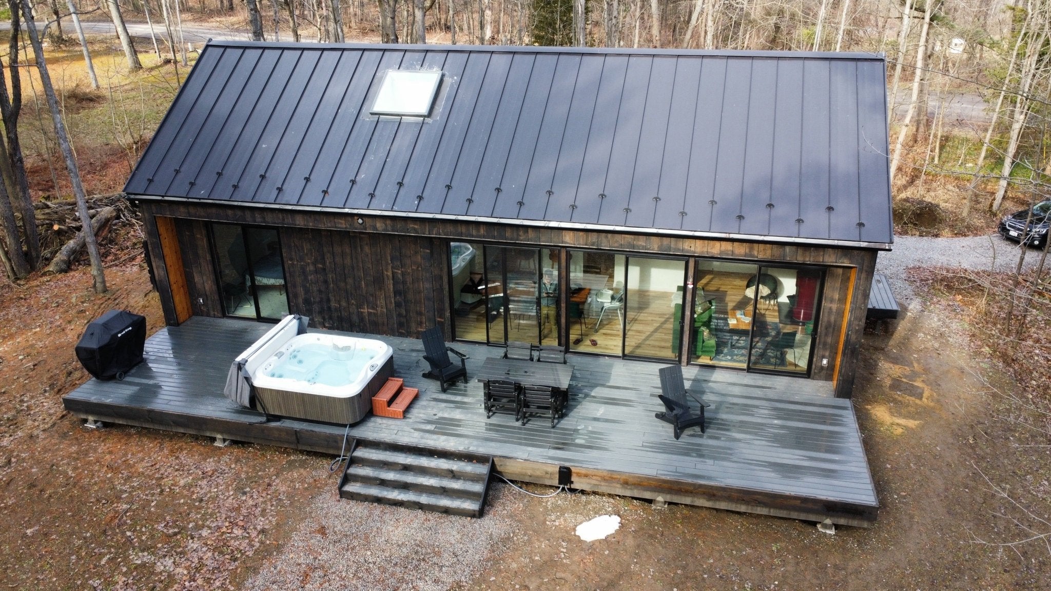 Story Road Cabin: Vincent & Alexis's experience building the Barnhouse Plus - Den