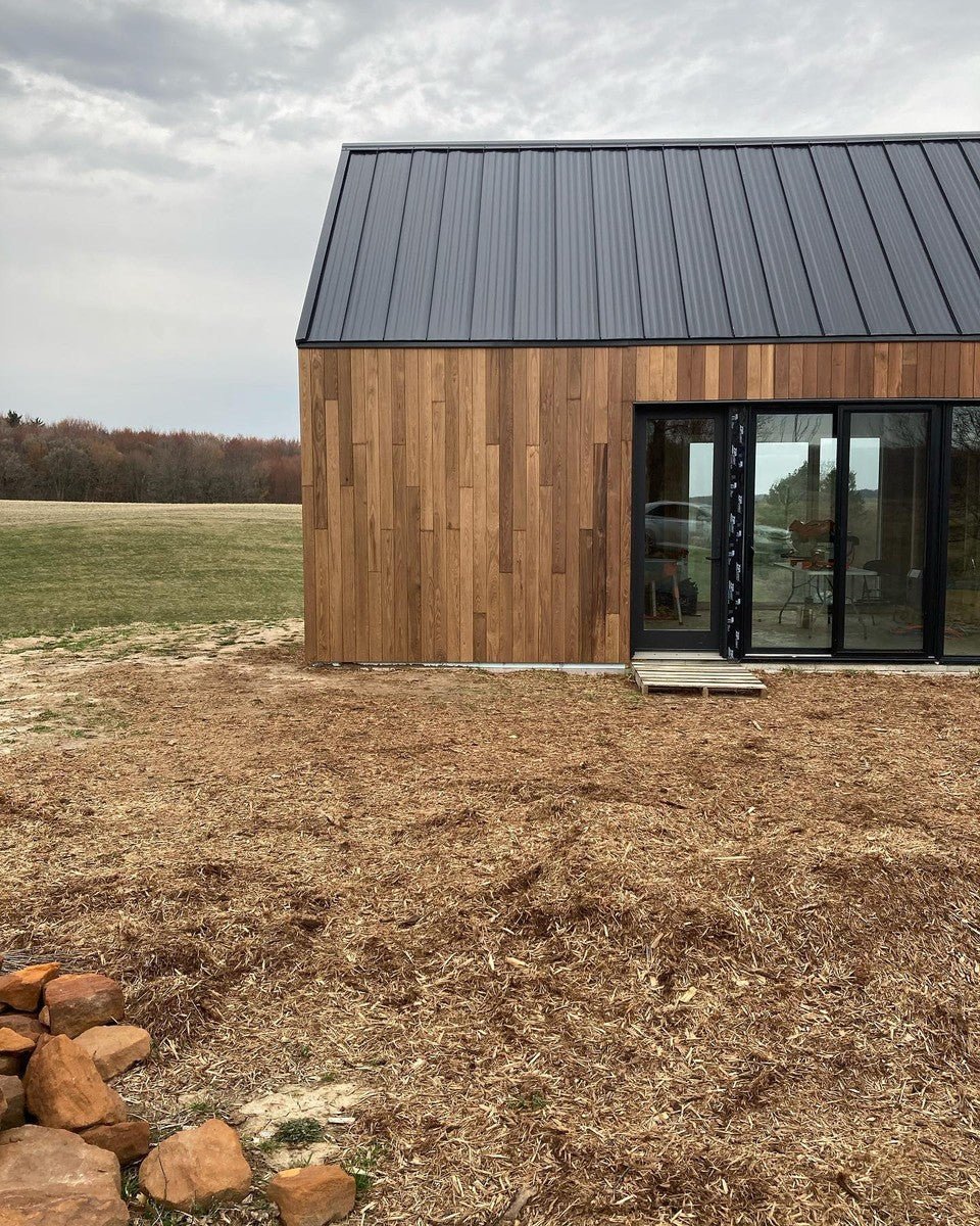 Modern Loft Barnhouse in Pleasantville, Wisconsin - Den